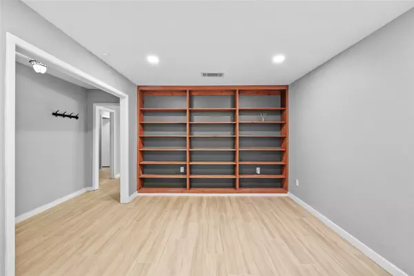 Houston, TX 77092,5502 Cheshire LN