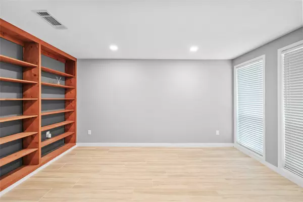 Houston, TX 77092,5502 Cheshire LN