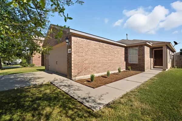 910 Paradise RD, Baytown, TX 77521