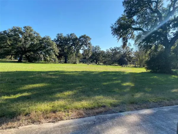 506 Rocking Horse CT, Angleton, TX 77515