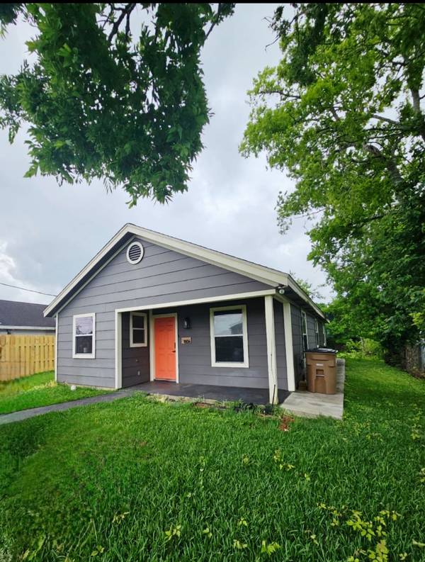 1806 Avenue D,  Dickinson,  TX 77539