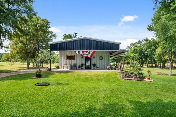 6448 Fm 2 RD, Navasota, TX 77868
