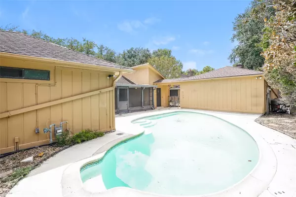 12502 Olympia DR, Houston, TX 77077
