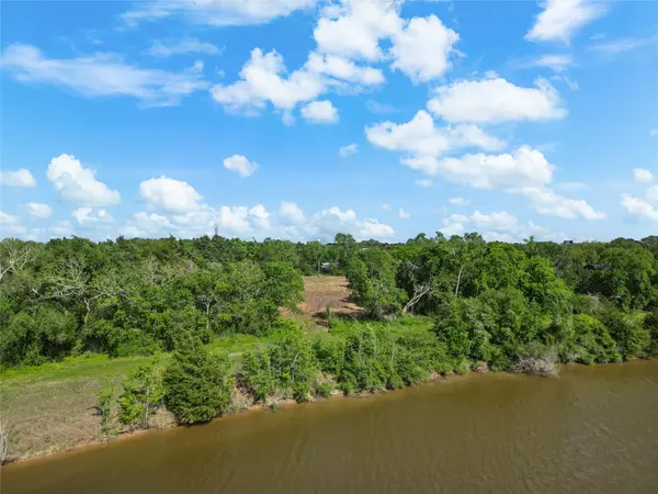 9204 Neville, Hitchcock, TX 77563