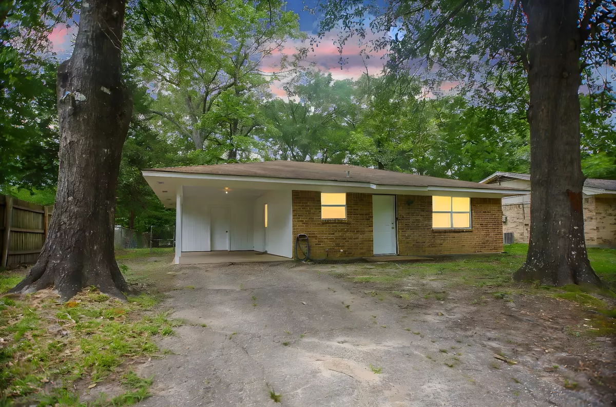 Lufkin, TX 75904,364 Falcon AVE