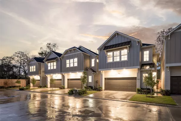 814 Glowing Dawn DR,  Houston,  TX 77018