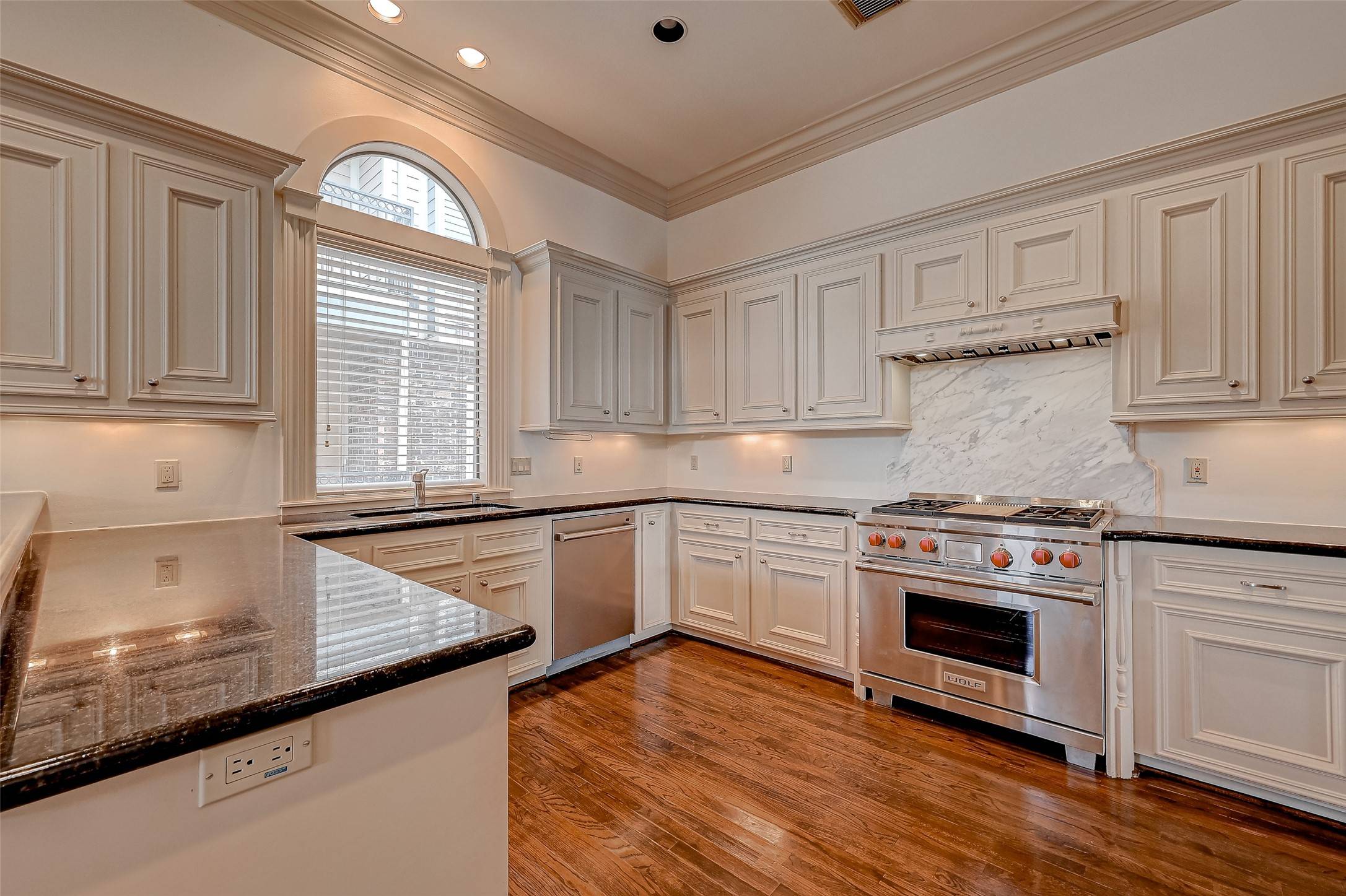 118 Vieux Carre DR,  Houston,  TX 77009