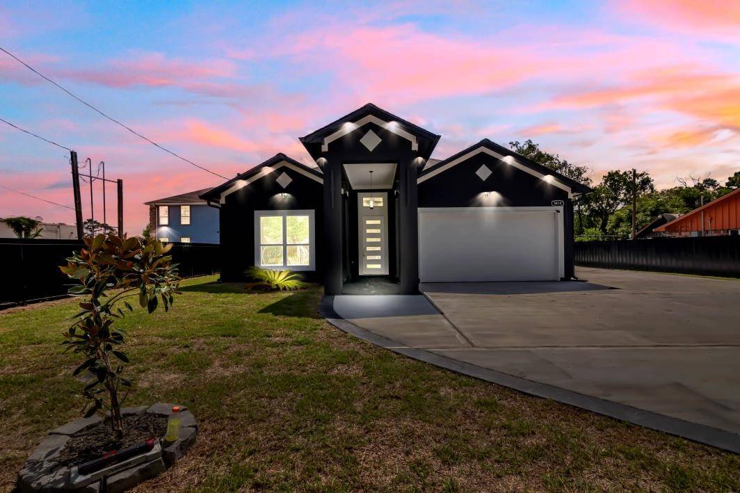 9414 Shady DR, Houston, TX 77016