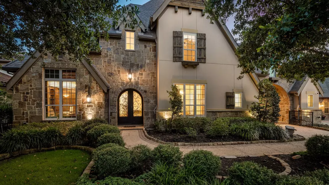 7 Shasta Bend CIR, The Woodlands, TX 77389