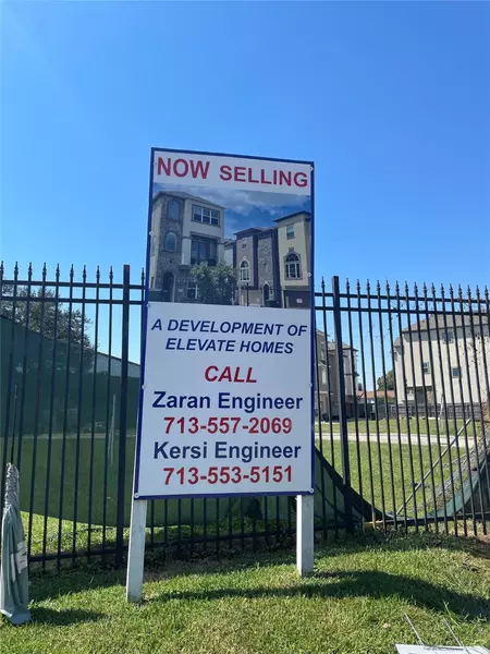 2204 Wilcrest DR, Houston, TX 77042