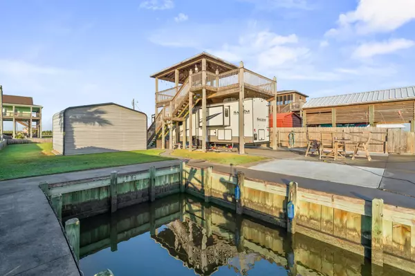 Gilchrist, TX 77617,1112 Mabry ST