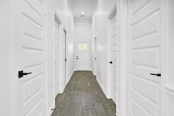 Anahuac, TX 77514,400 Little Spring CT