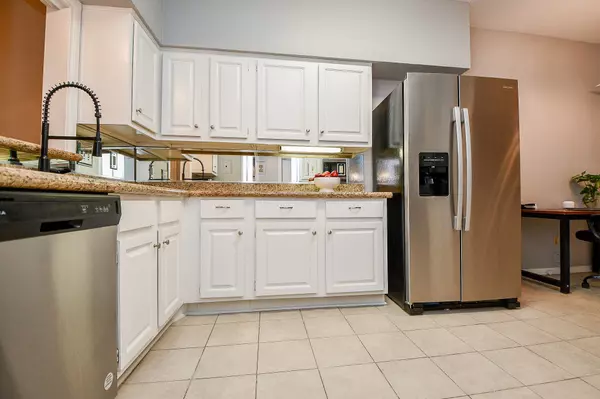 Houston, TX 77057,864 Augusta DR #208