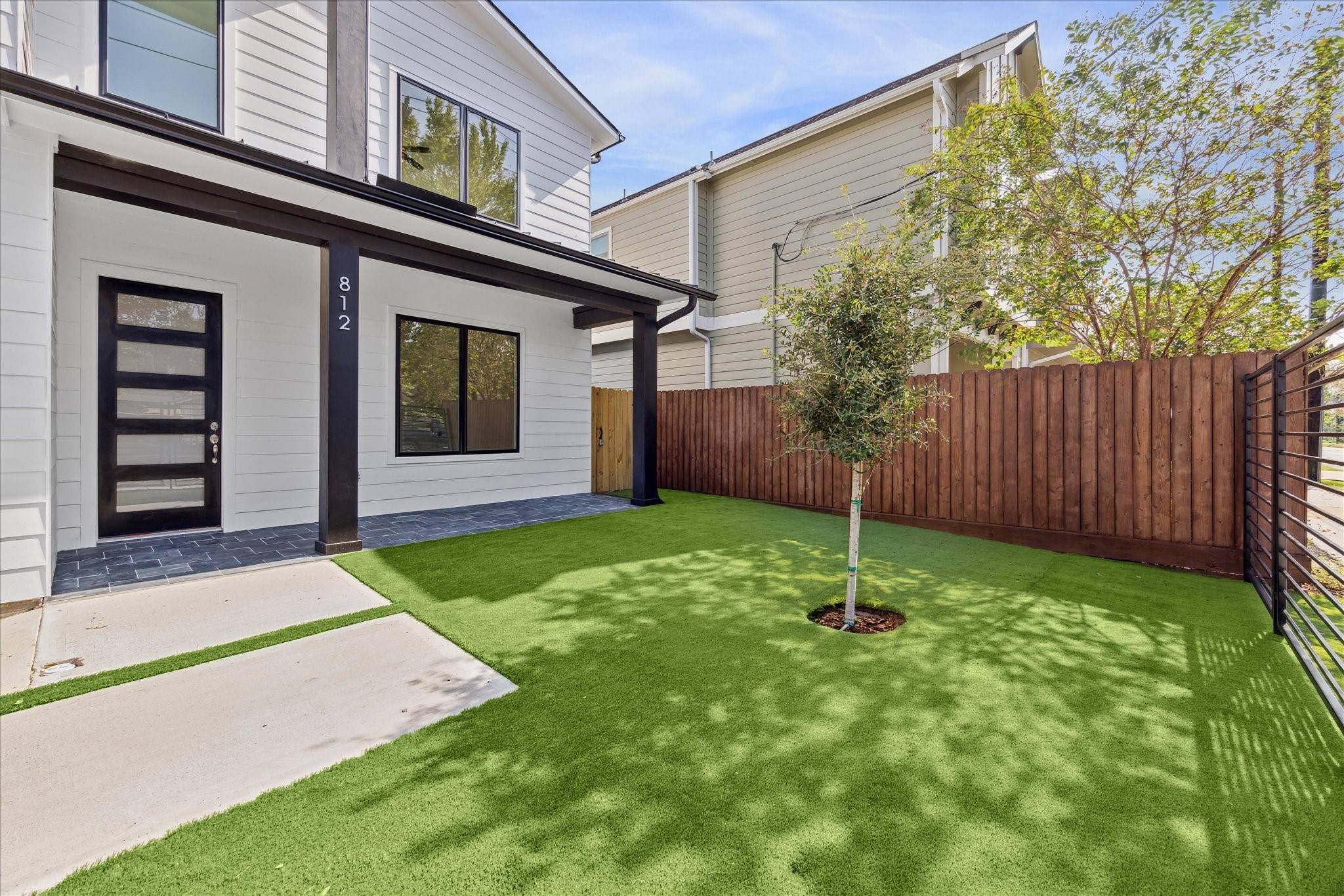 Houston, TX 77007,812 Lawrence ST