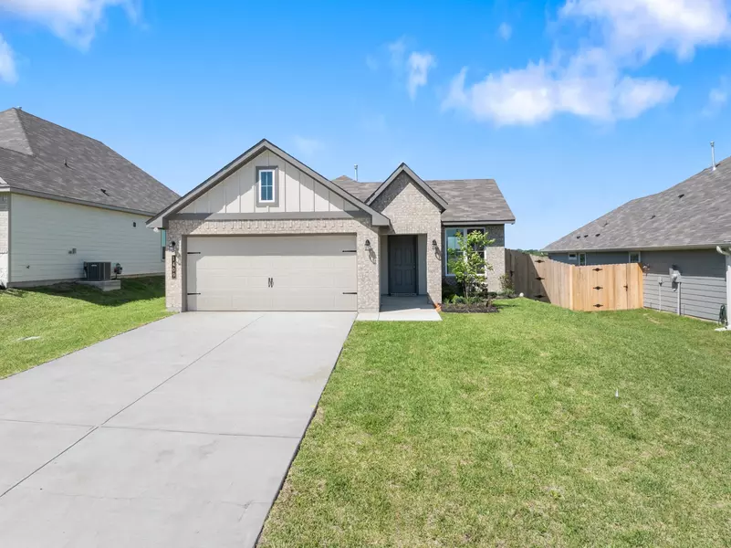 1409 Whitney LN, Brenham, TX 77833