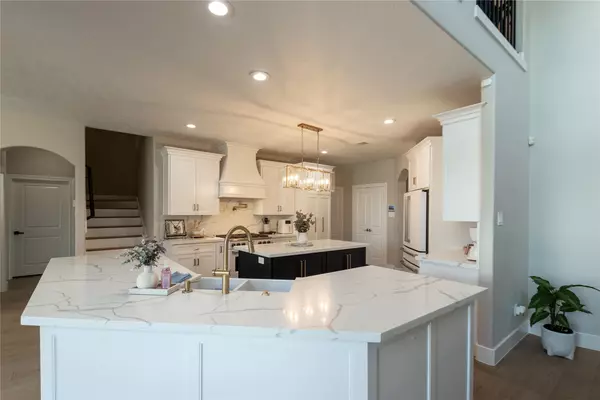 3811 Lakeridge Canyon DR, Sugar Land, TX 77498