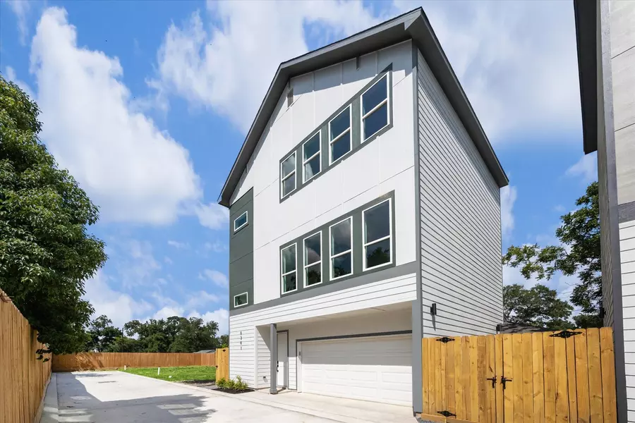 6341 W Montgomery RD, Houston, TX 77091