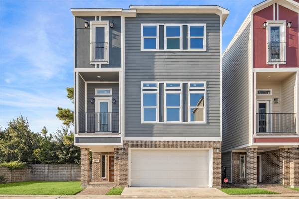 2122 Oatfield DR, Houston, TX 77018