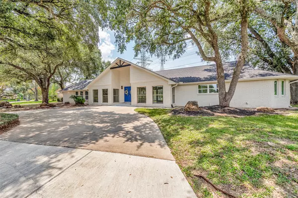 2702 Fairway DR, Sugar Land, TX 77478