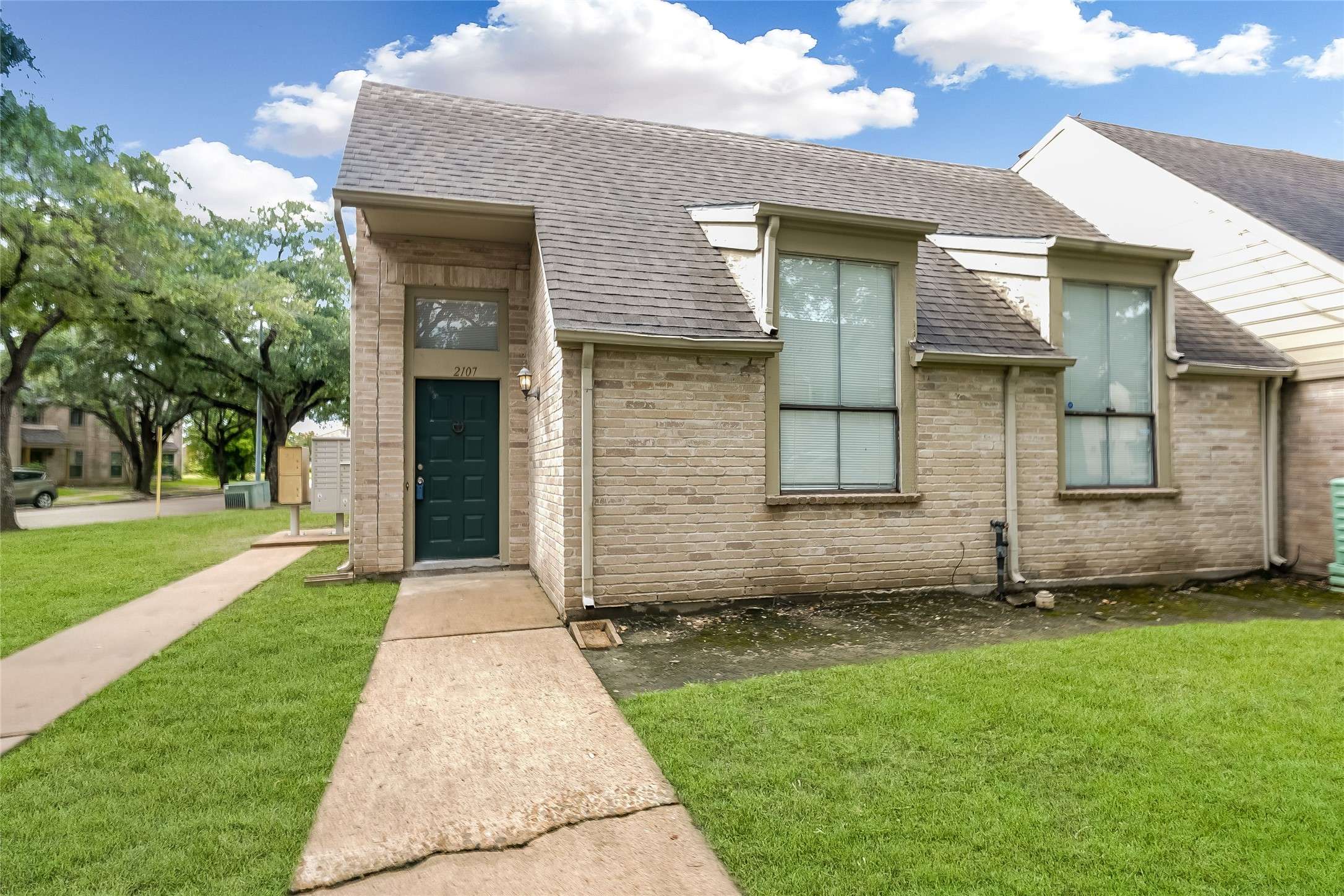 2107 Hazlit Dr DR, Houston, TX 77032
