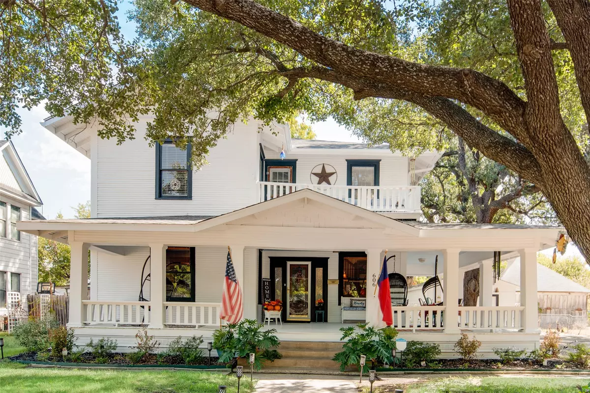 Ennis, TX 75119,606 N Dallas ST