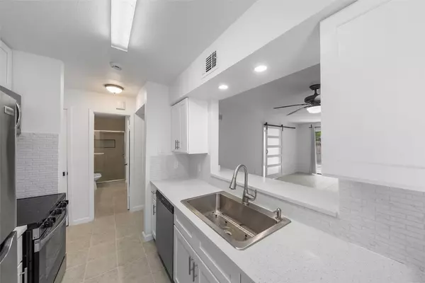 Houston, TX 77042,10075 Westpark DR #32