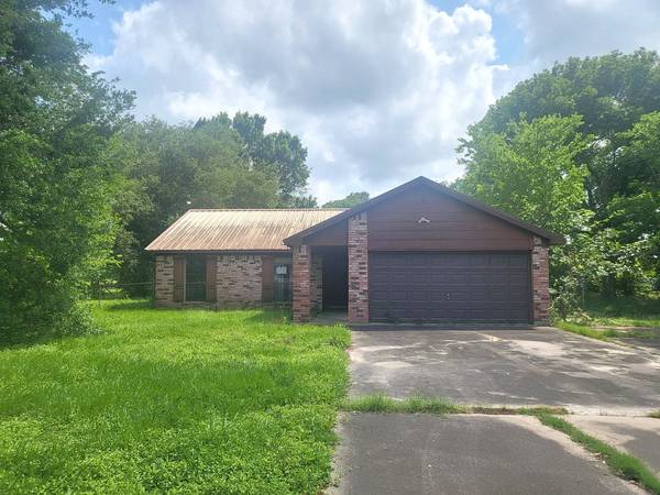 202 County Road 402,  Bay City,  TX 77414