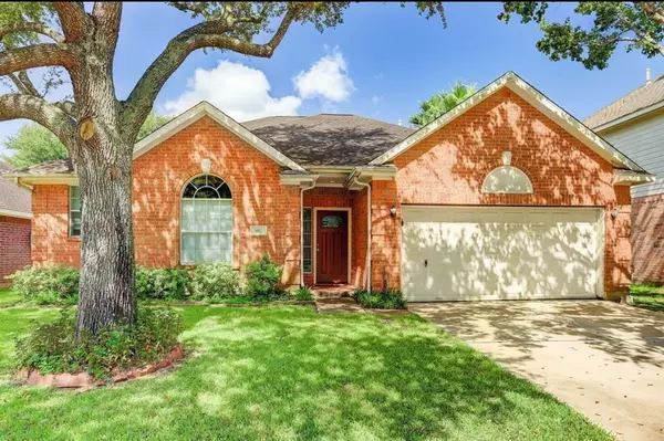 902 Norfolk DR, Pearland, TX 77584