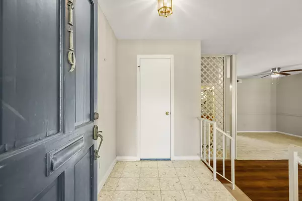 Houston, TX 77057,1119 Fountain View DR #49