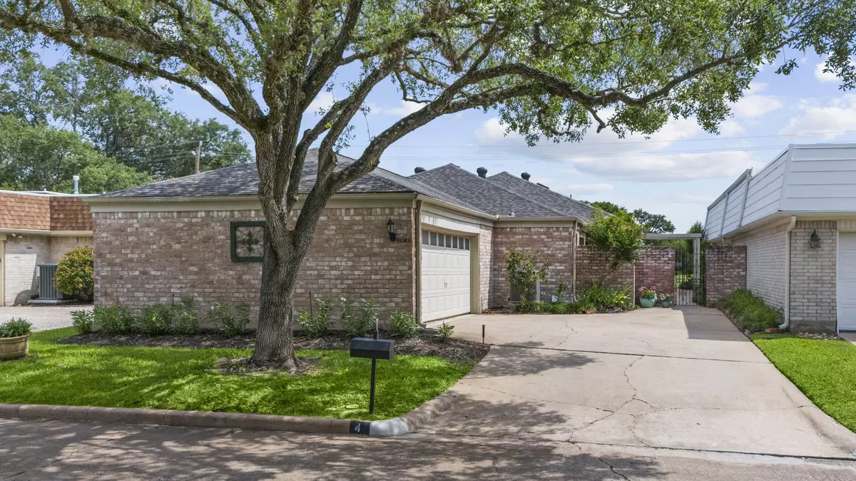 Sugar Land, TX 77478,4 Tiffany SQ