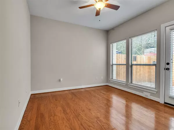 Houston, TX 77007,3802 Center ST