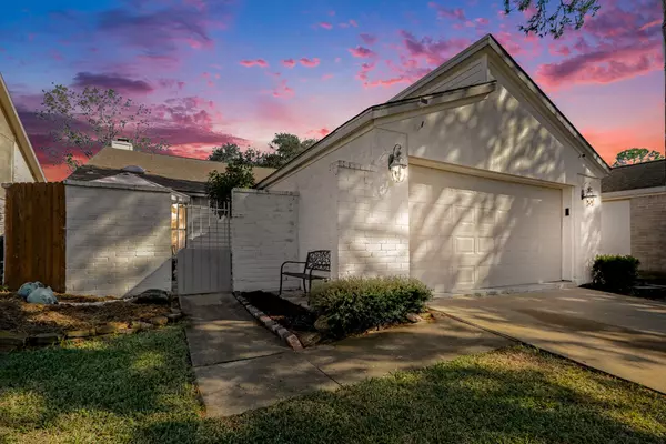 3407 South Briar Knoll DR, Houston, TX 77082