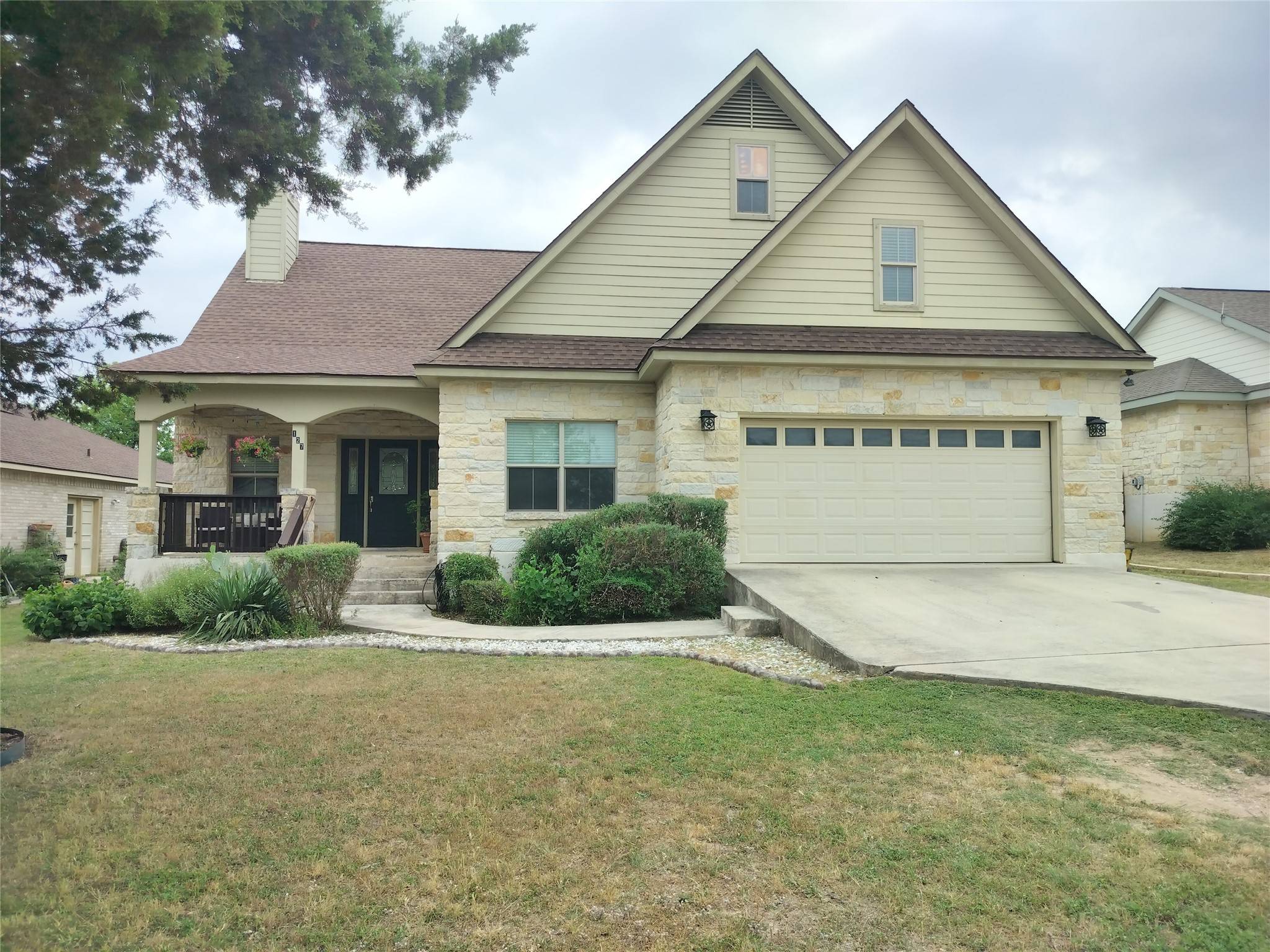 127 Augusta DR, Woodcreek, TX 78676