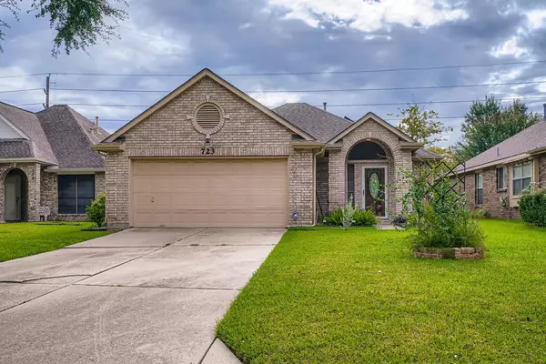 723 Redwood Bend LN, Pearland, TX 77584