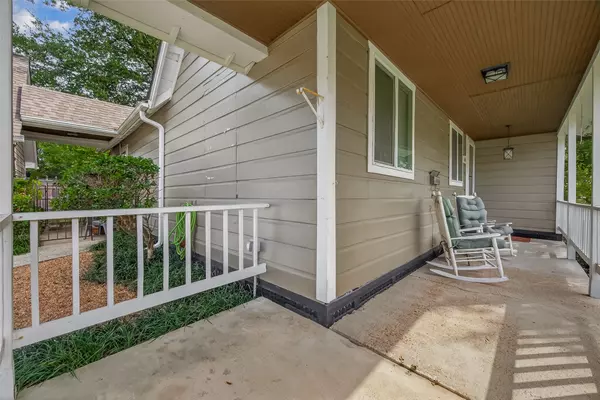 Highlands, TX 77562,213 N 4th ST