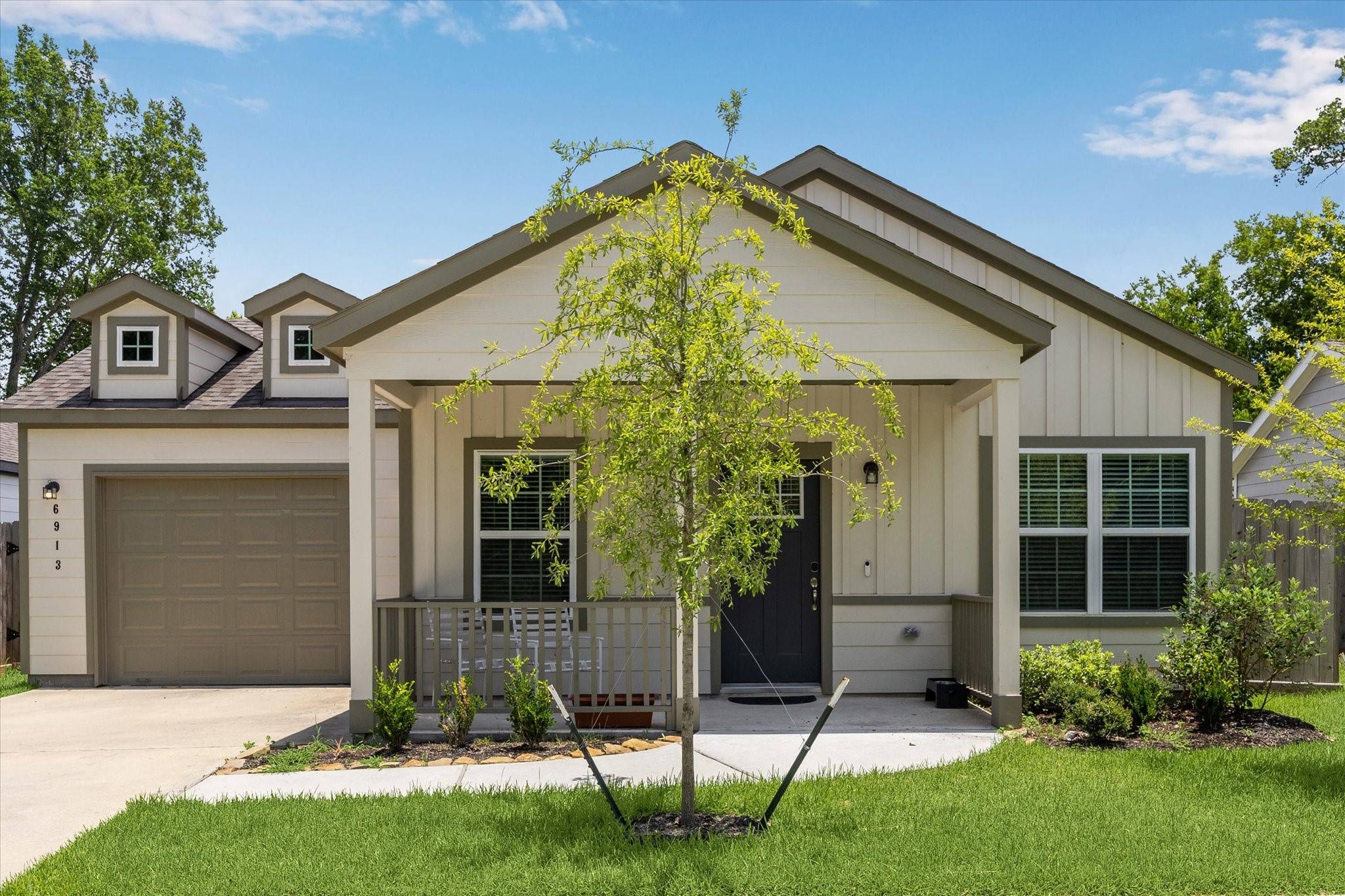 6913 New York ST, Houston, TX 77021