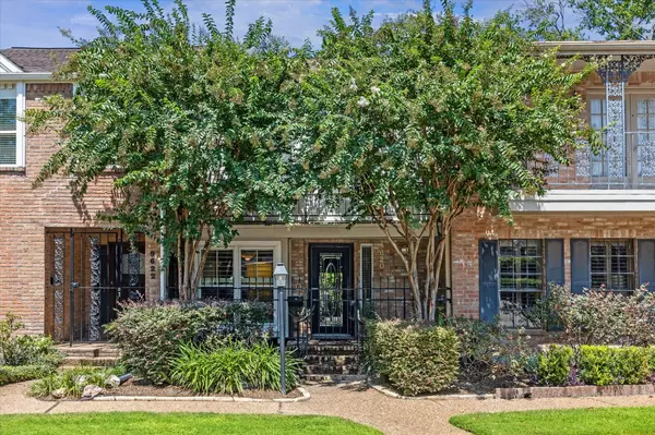 9620 Doliver DR, Houston, TX 77063