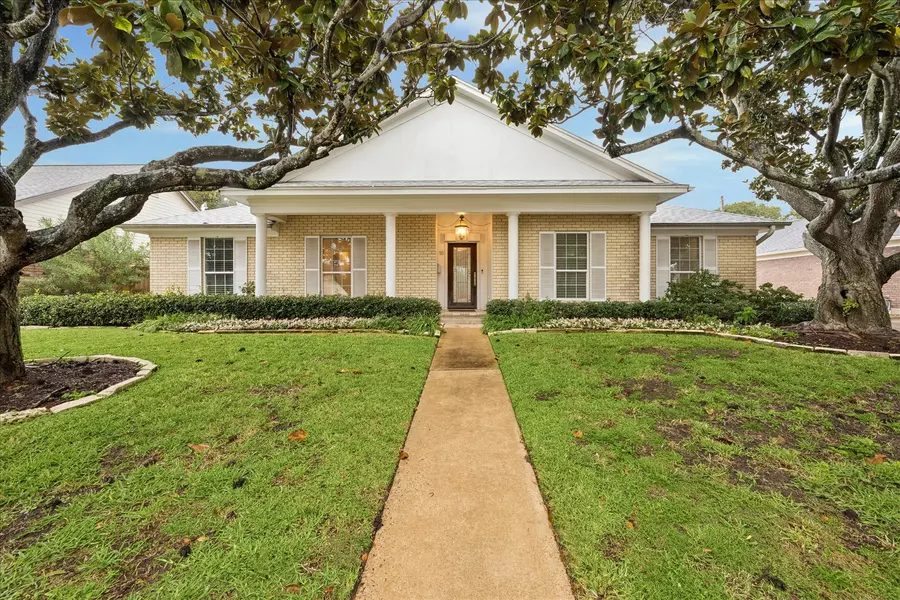 16 N Dansby DR, Galveston, TX 77551