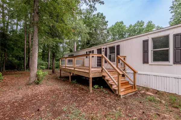 Onalaska, TX 77360,352 Cherokee LN