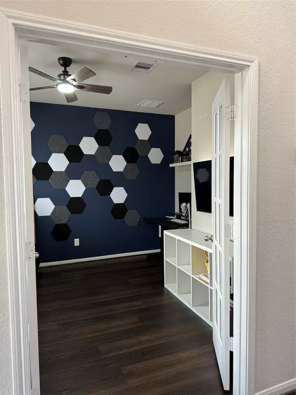 La Porte, TX 77571,423 Bay Grove LN