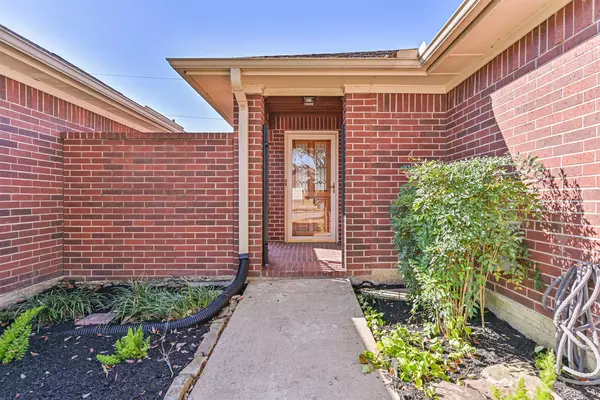 Friendswood, TX 77546,208 Live Oak LN