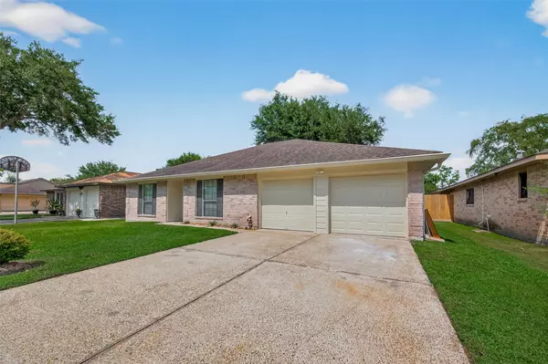 2314 Pilgrims Bend DR, Friendswood, TX 77546