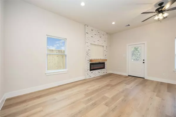 Houston, TX 77051,10616 Ashville DR