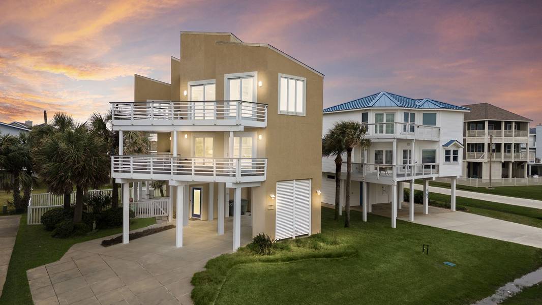 4207 Barataria CT, Galveston, TX 77554