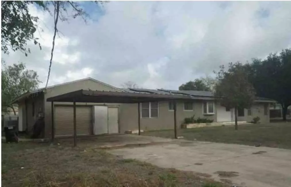 Pearsall, TX 78061,719 E Taft ST