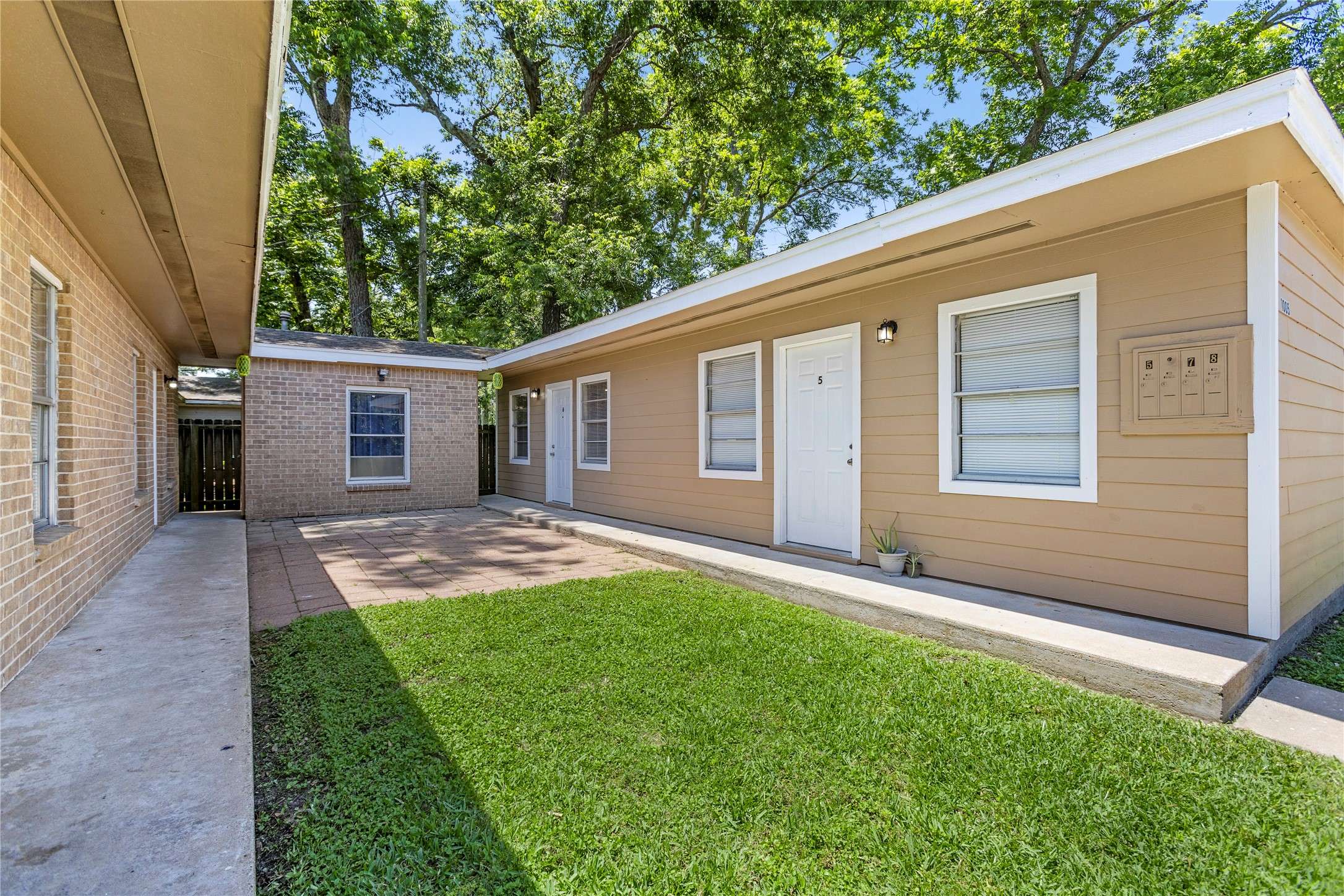 Alvin, TX 77511,1001 W Lobitt ST
