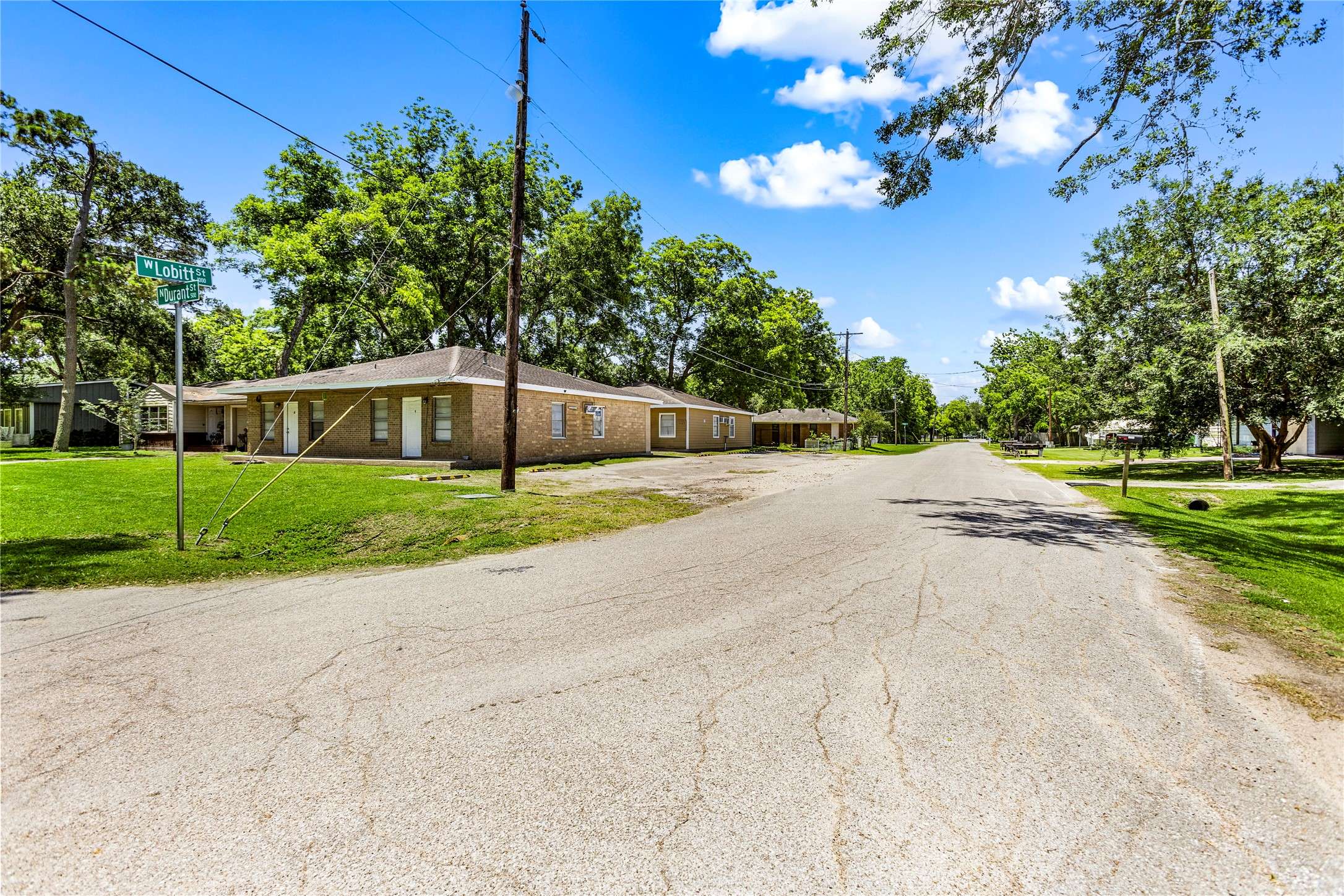 Alvin, TX 77511,1001 W Lobitt ST