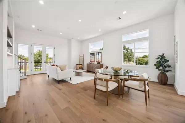 2806 Mills ST, Houston, TX 77026