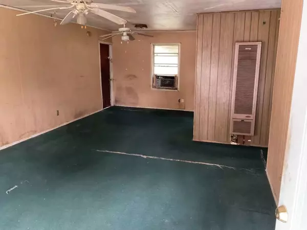 3001 10th ST, Bay City, TX 77414