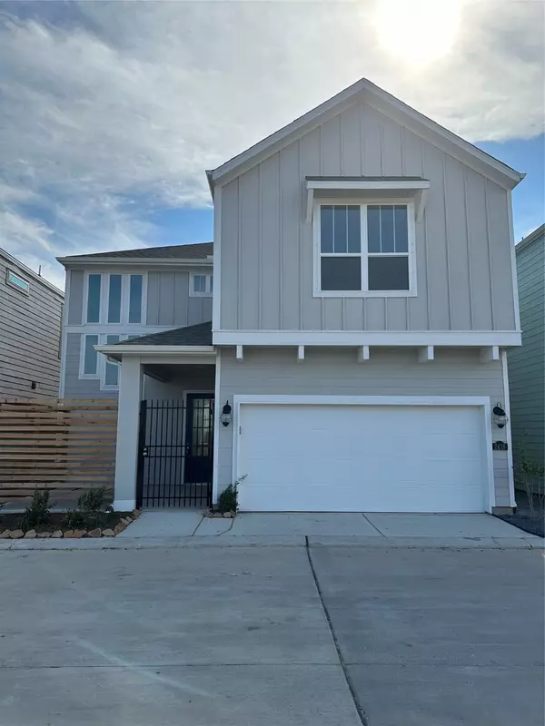 2418 Yacht Harbor DR, Kemah, TX 77565